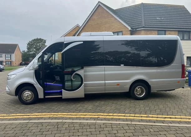 Luxury Minibus 8-hour event and group transfer service 詳細画像 2