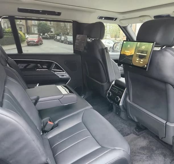 Range Rover LWB 8-hour chauffeur service 詳細画像 2